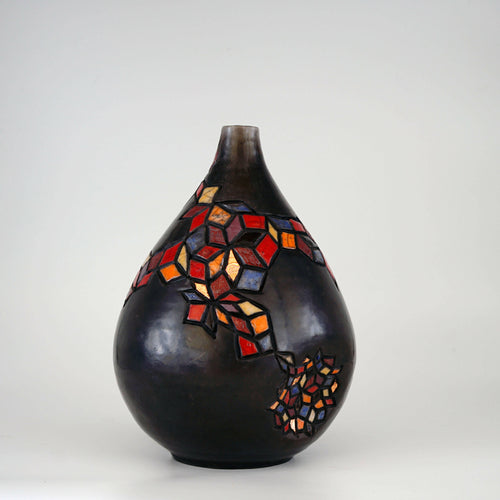 Vase Raku avec une petite fossette et des motifs de losanges | EMPREINTES Paris - EMPREINTES Paris