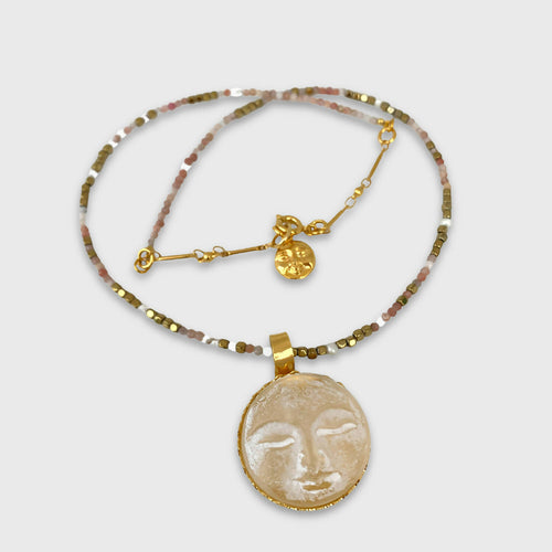 lune, astre, onirique, pastel, blanc, majestueux, bijou symbolique, ethnique, romantique, chic bohème, amoureux, collier pour femme, art déco, art nouveau, idées cadeaux pour elle, saint Valentin, piece unique, tour de cou, pierre semi-precieuse, pate de verre, cristal | EMPREINTES Paris - EMPREINTES Paris