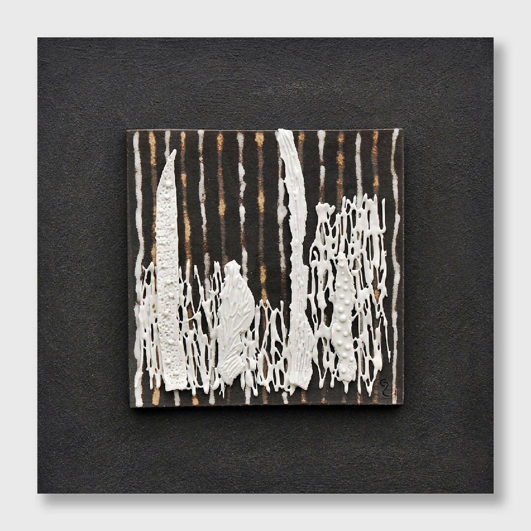 Bas relief tableau grès noir et porcelaine collection écorces | EMPREINTES Paris