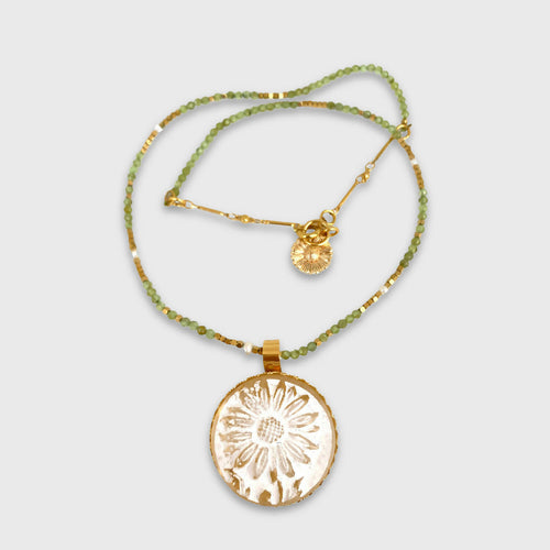 fleur, marguerite, printemps, pastel, blanc, majestueux, bijou symbolique, ethnique, romantique, chic bohème, amoureux, collier pour femme, art déco, art nouveau, idées cadeaux pour elle, saint Valentin, piece unique, tour de cou, pierre semi-precieuse, pate de verre, cristal | EMPREINTES Paris - EMPREINTES Paris