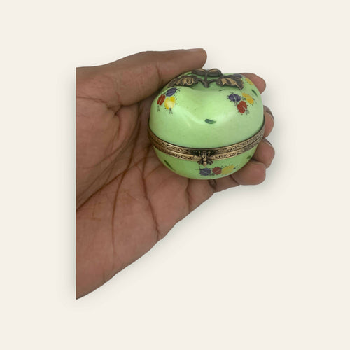 Boite à musique pomme verte et coccinelle porte bonheur | EMPREINTES Paris - EMPREINTES Paris