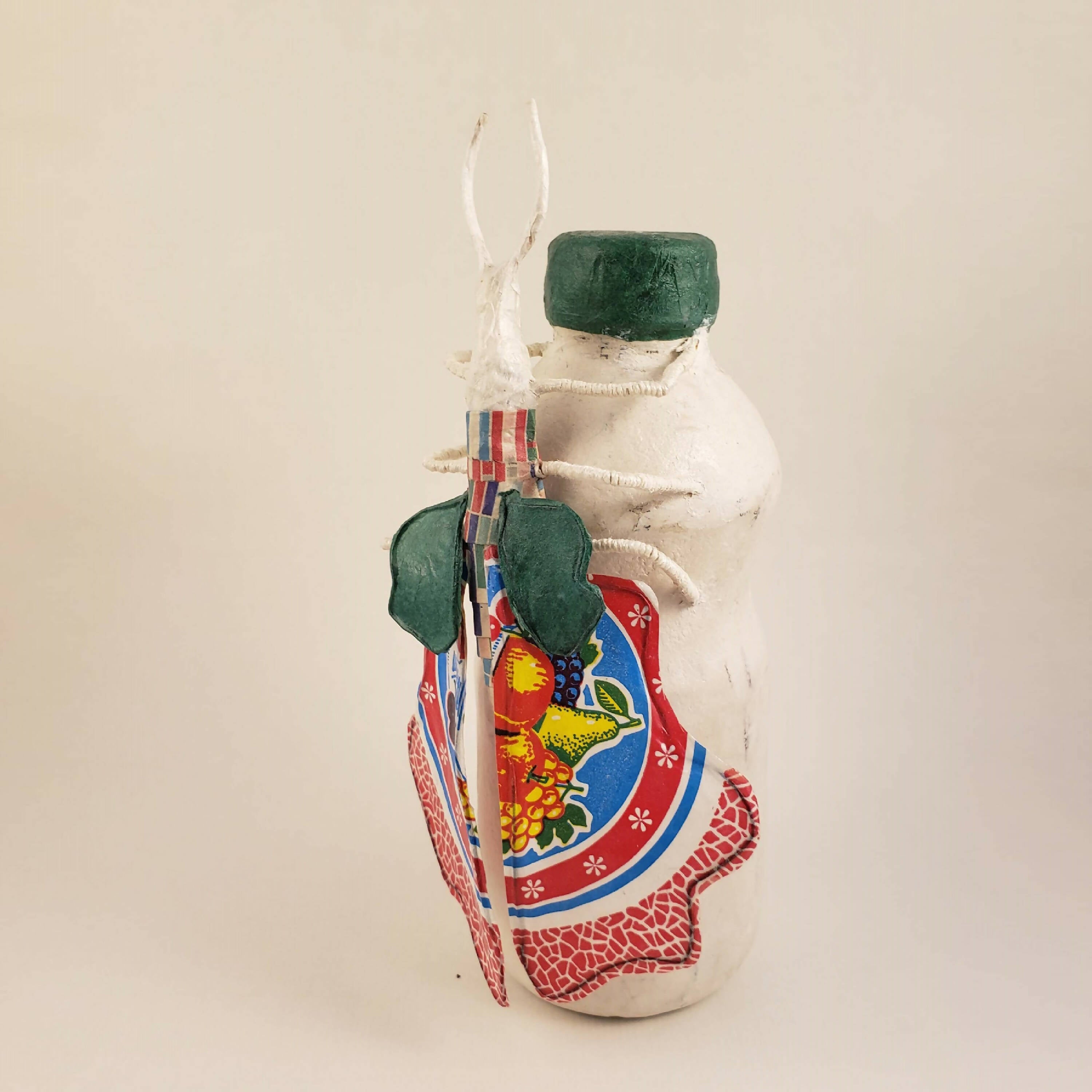 Sculpture papier Un papillon sur la bouteille | EMPREINTES Paris