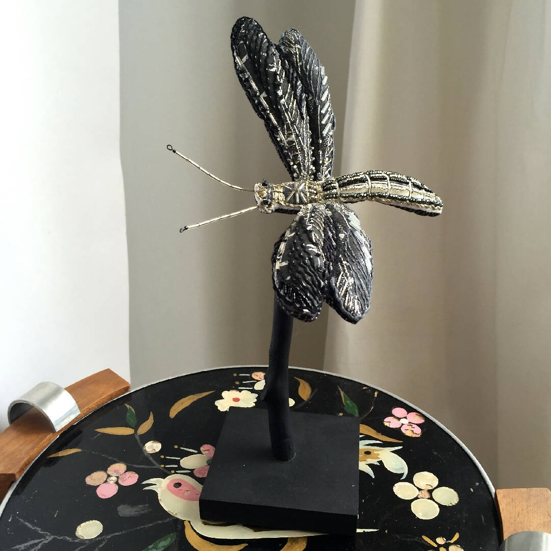 Sculpture textile Petite libellule noire | EMPREINTES Paris