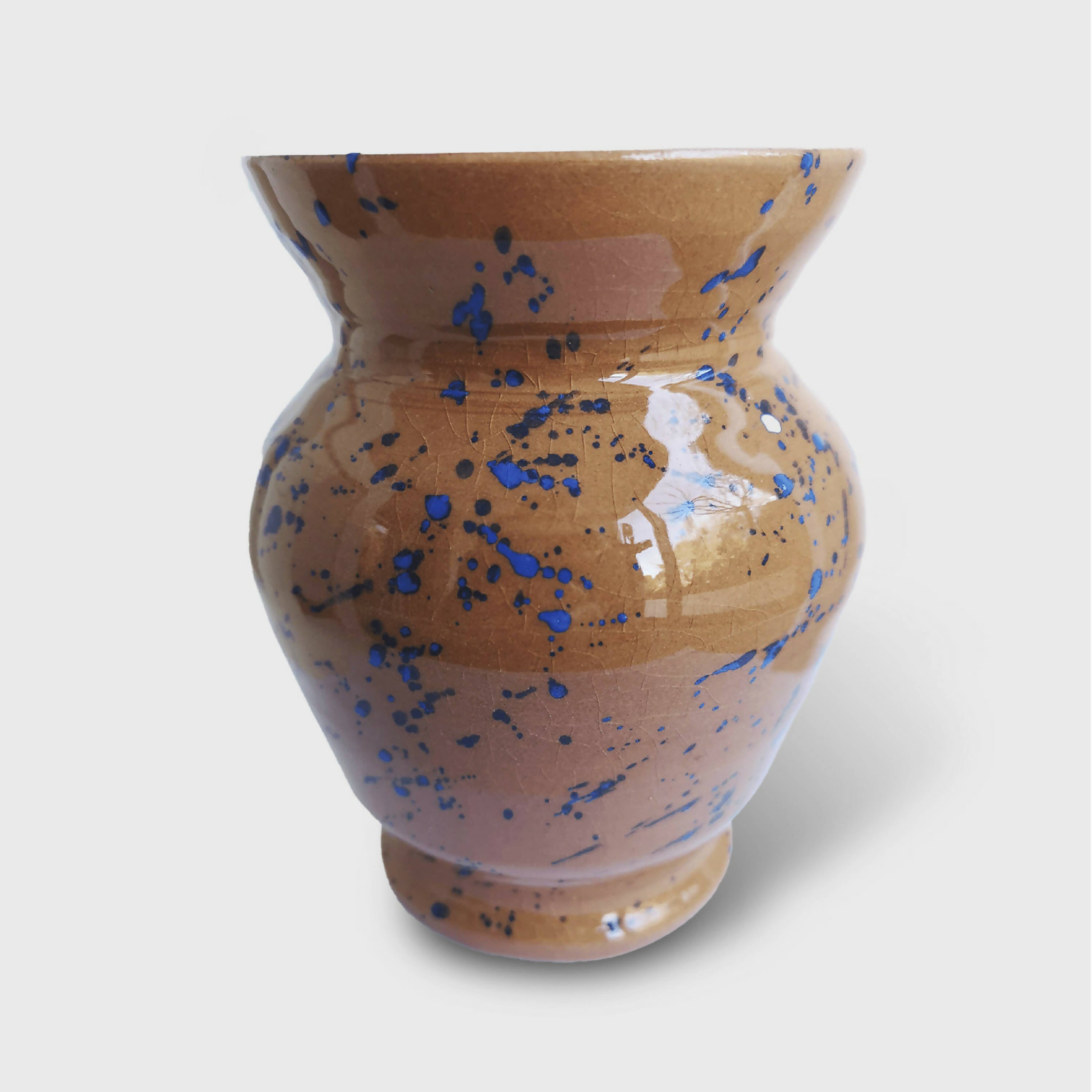 Vase en faïence rouge de provence avec décor moucheté bleu | EMPREINTES Paris | EMPREINTES Paris