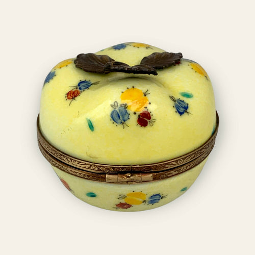 Pomme musicale jaune et coccinelle rouge | EMPREINTES Paris - EMPREINTES Paris