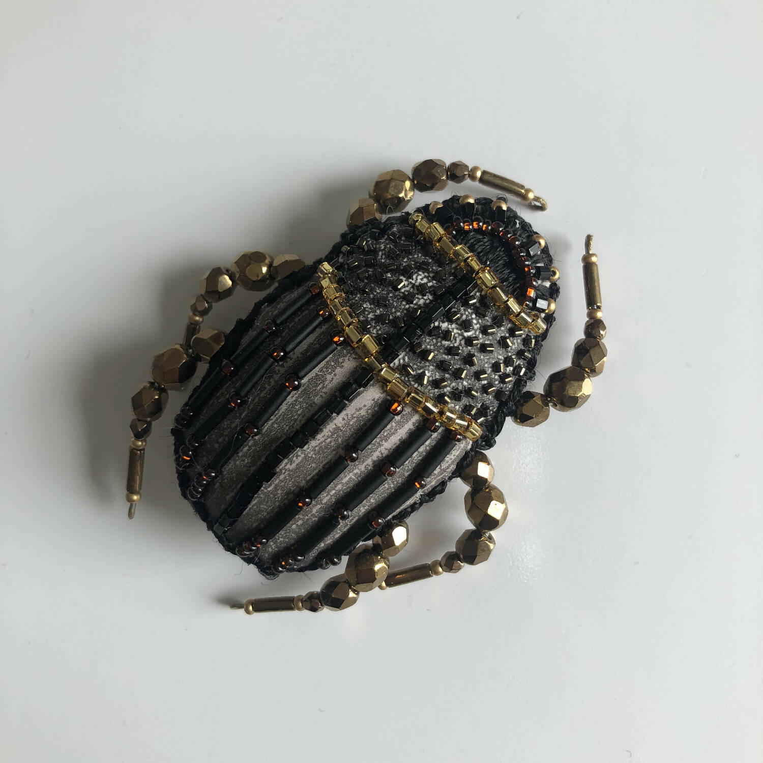 Broche Scarabée Or et Noir | EMPREINTES Paris