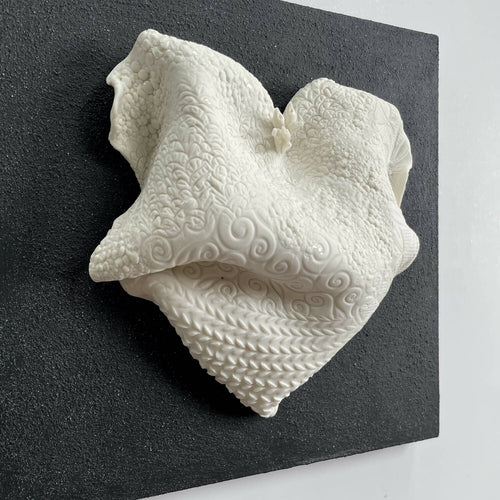 bas_relief_tableau_collection_coeur_porcelaine_dentelle_3_guenaelle_grassi copie | EMPREINTES Paris - EMPREINTES Paris