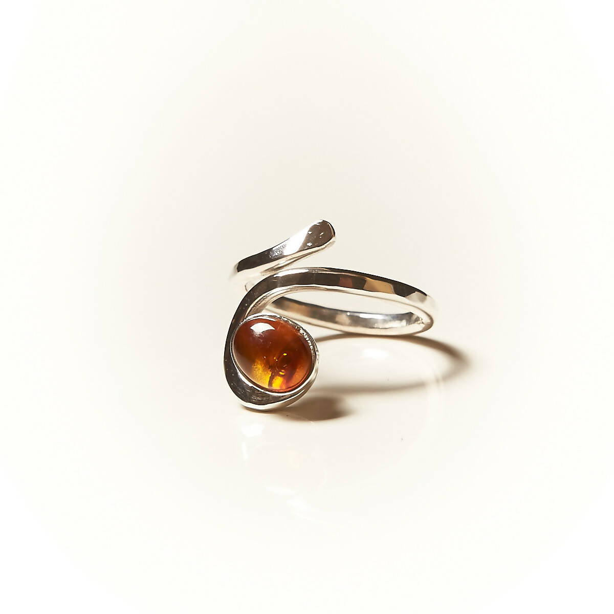 Bague PERCE NEIGE en argent avec une ambre. | EMPREINTES Paris