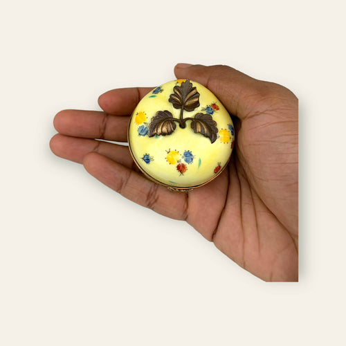 Pomme musicale jaune et coccinelle rouge | EMPREINTES Paris - EMPREINTES Paris