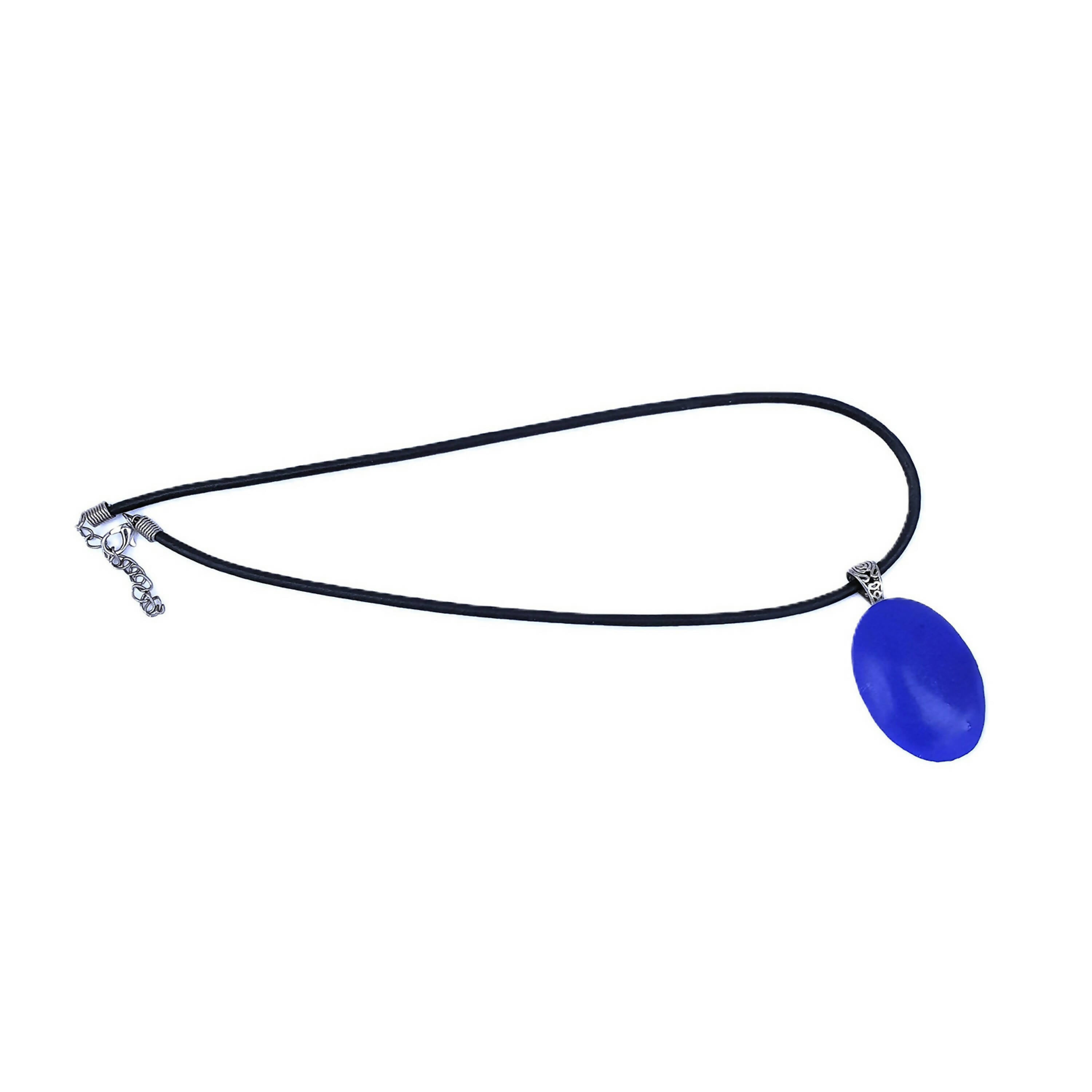 Pendentif en porcelaine ovale bleu Egyptien | EMPREINTES Paris