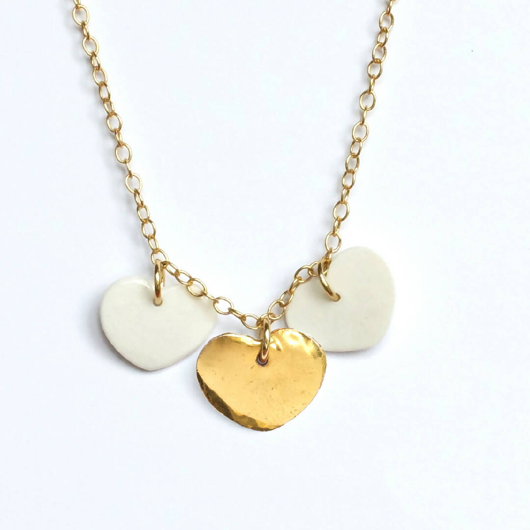 Collier trio coeurs porcelaine blanc et or | EMPREINTES Paris