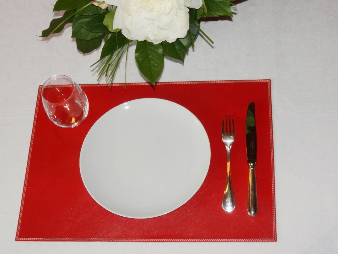 Set de table en cuir UNO rouge | EMPREINTES Paris | EMPREINTES Paris