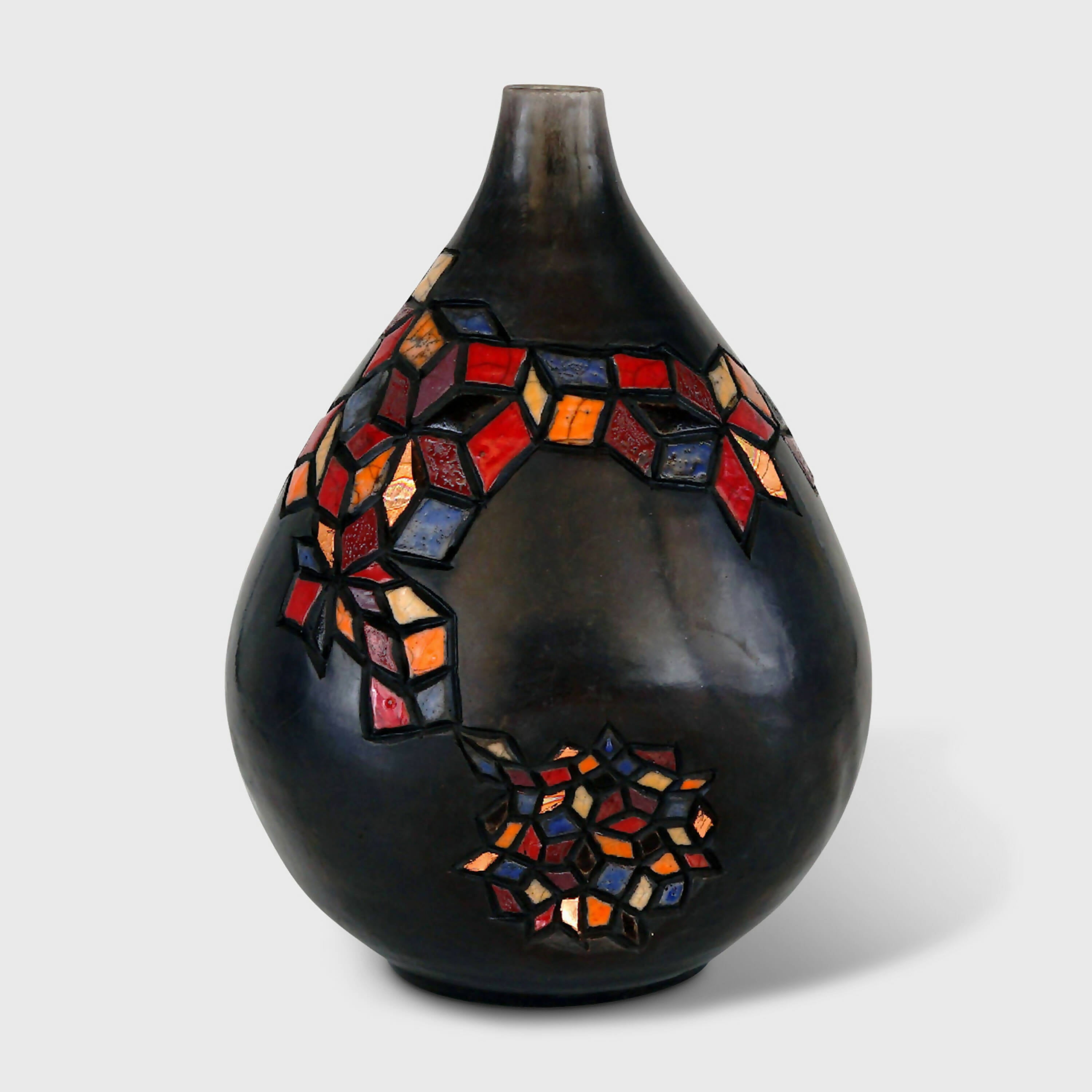 Vase Raku avec une petite fossette et des motifs de losanges | EMPREINTES Paris | EMPREINTES Paris