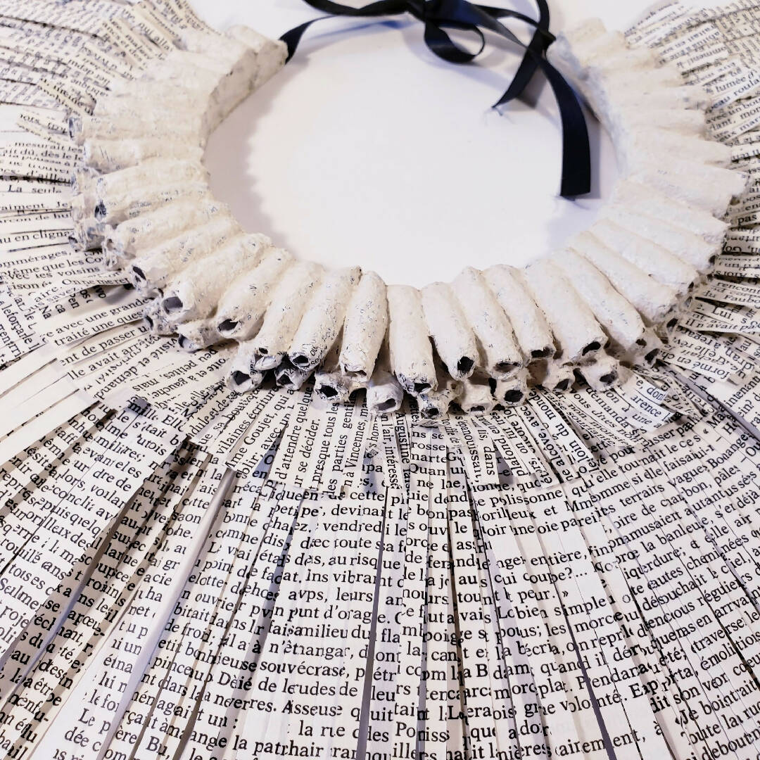 Sculpture papier Un collier ethnique | EMPREINTES Paris