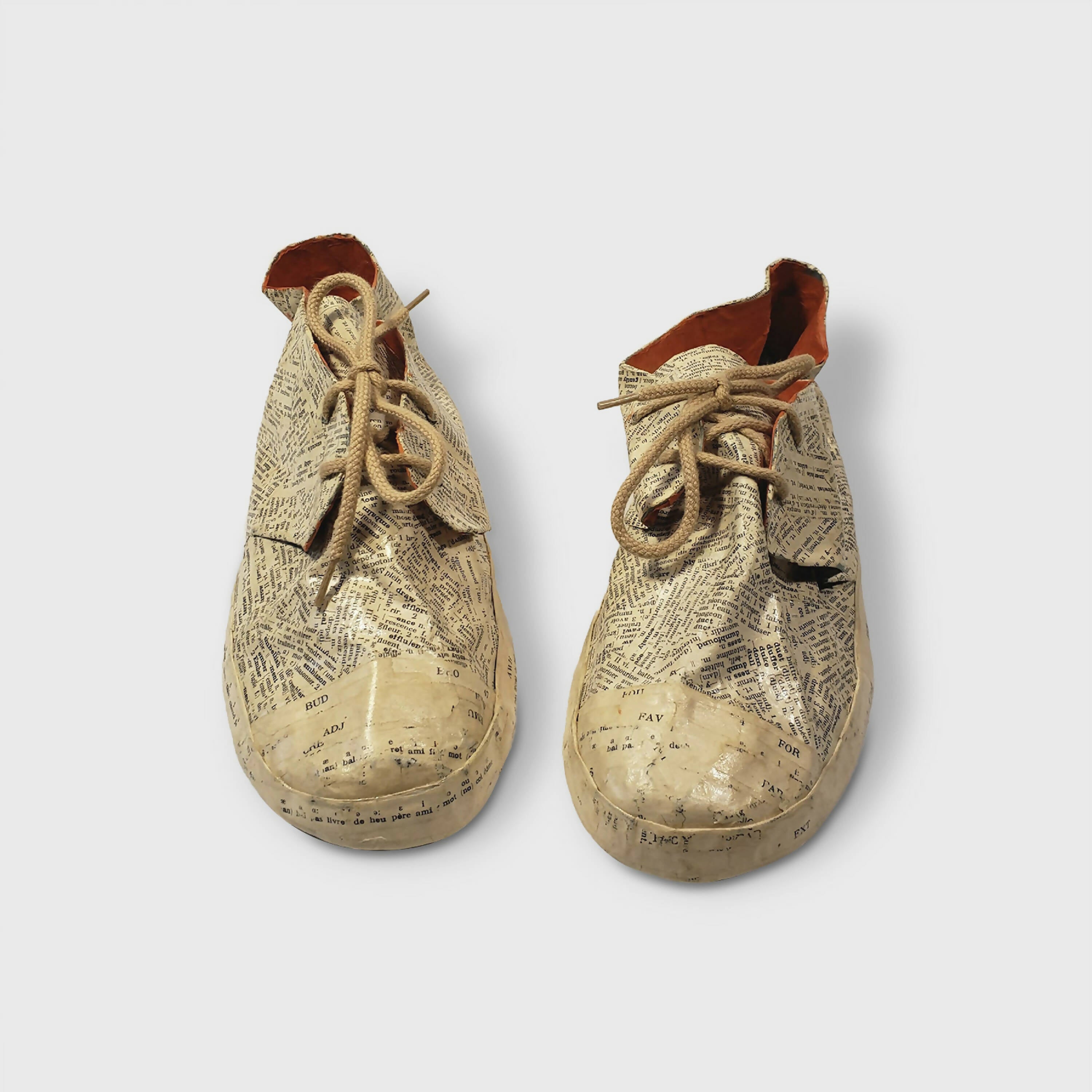 Sculpture papier Une paire de basket | EMPREINTES Paris