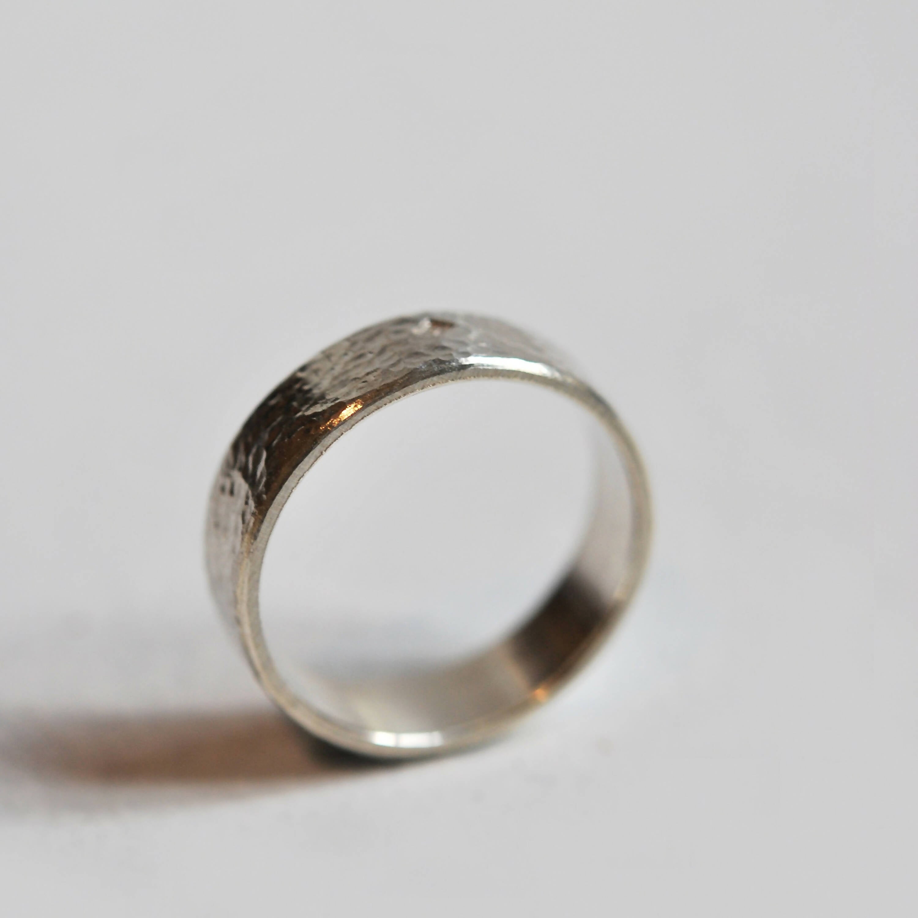 Anneau martelé en argent | EMPREINTES Paris