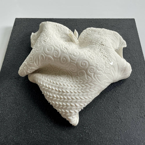 bas_relief_tableau_collection_coeur_porcelaine_dentelle_3_guenaelle_grassi copie | EMPREINTES Paris - EMPREINTES Paris