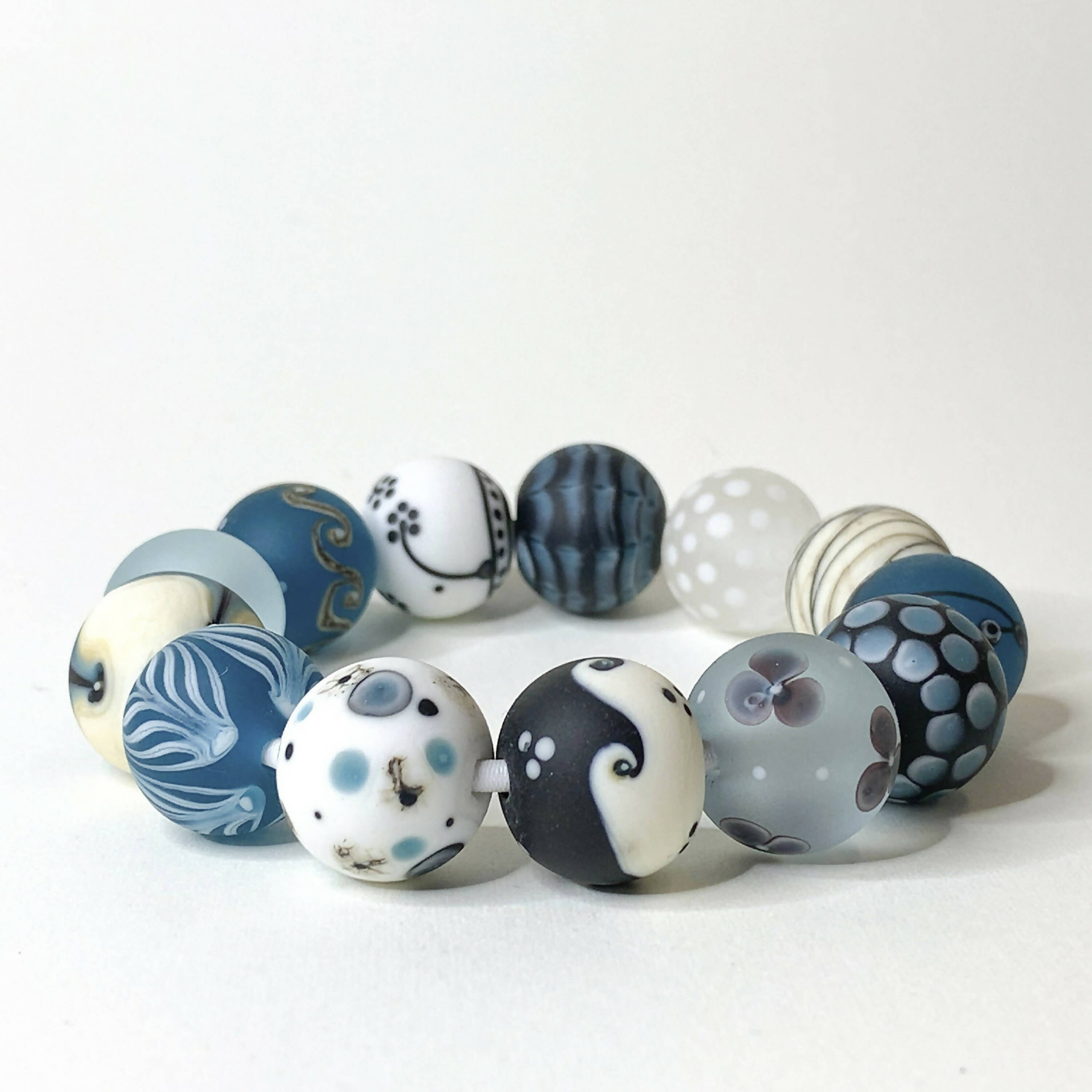 Bracelet bleu en verre dépoli | EMPREINTES Paris