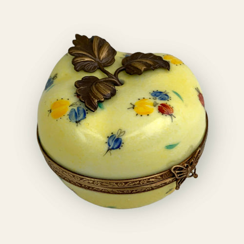 Pomme musicale jaune et coccinelle rouge | EMPREINTES Paris - EMPREINTES Paris