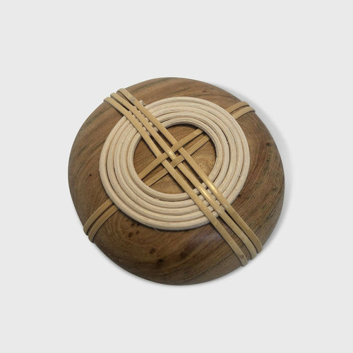 Galet de genévrier cade rond avec vannerie de rotin | EMPREINTES Paris - EMPREINTES Paris