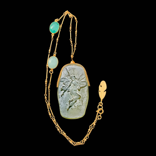 femme ailée, fée, ange, reve, onirique, pastel, vert, jaune, majestueux, bijou symbolique, ethnique, romantique, chic bohème, amoureux, collier pour femme, art déco, art nouveau, idées cadeaux pour elle, saint Valentin, piece unique, sautoir, pierre semi-precieuse, pate de verre, cristal | EMPREINTES Paris - EMPREINTES Paris