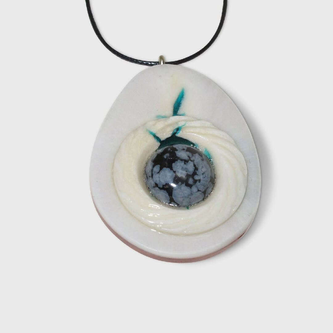 Pendentif ivoire végétal et obsidienne Snow flakes | EMPREINTES Paris