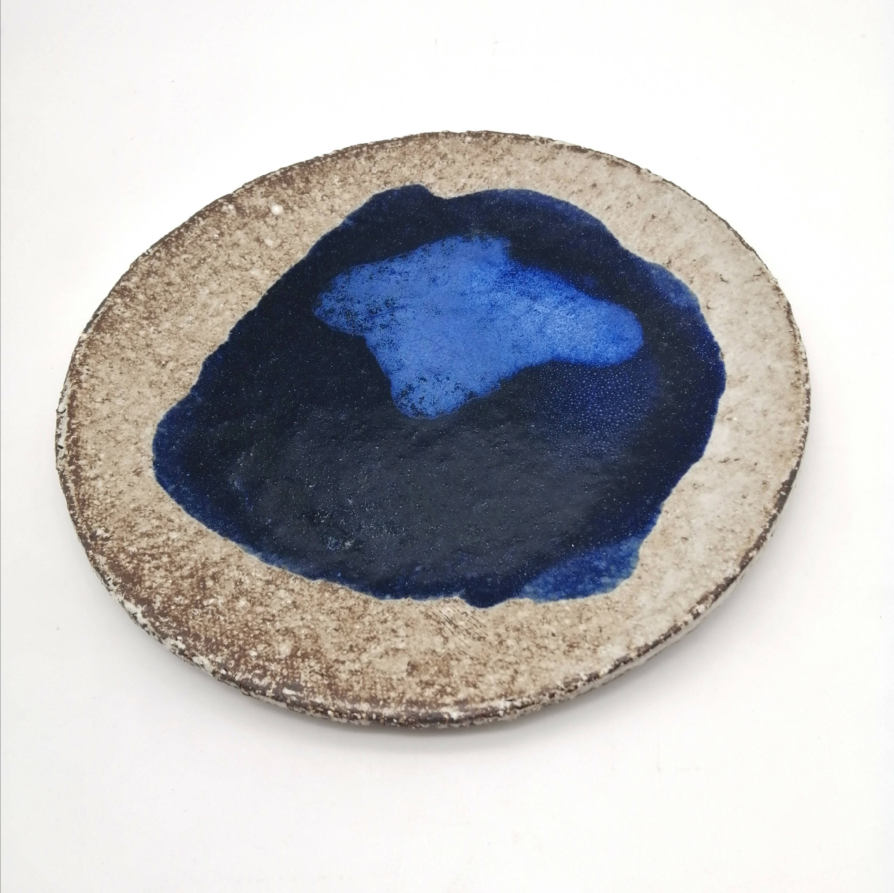 Assiette en grès émaillée de bleus | EMPREINTES Paris