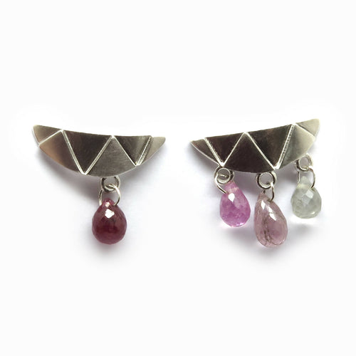 Boucles d'oreilles asymétriques saphirs et rubis | EMPREINTES Paris - EMPREINTES Paris