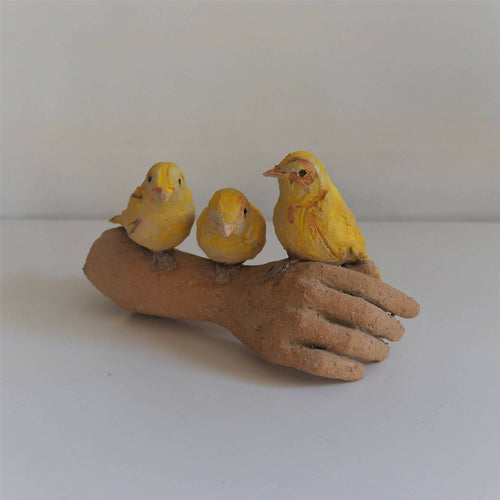 Sculpture 3 serins posés sur le bras | EMPREINTES Paris - EMPREINTES Paris