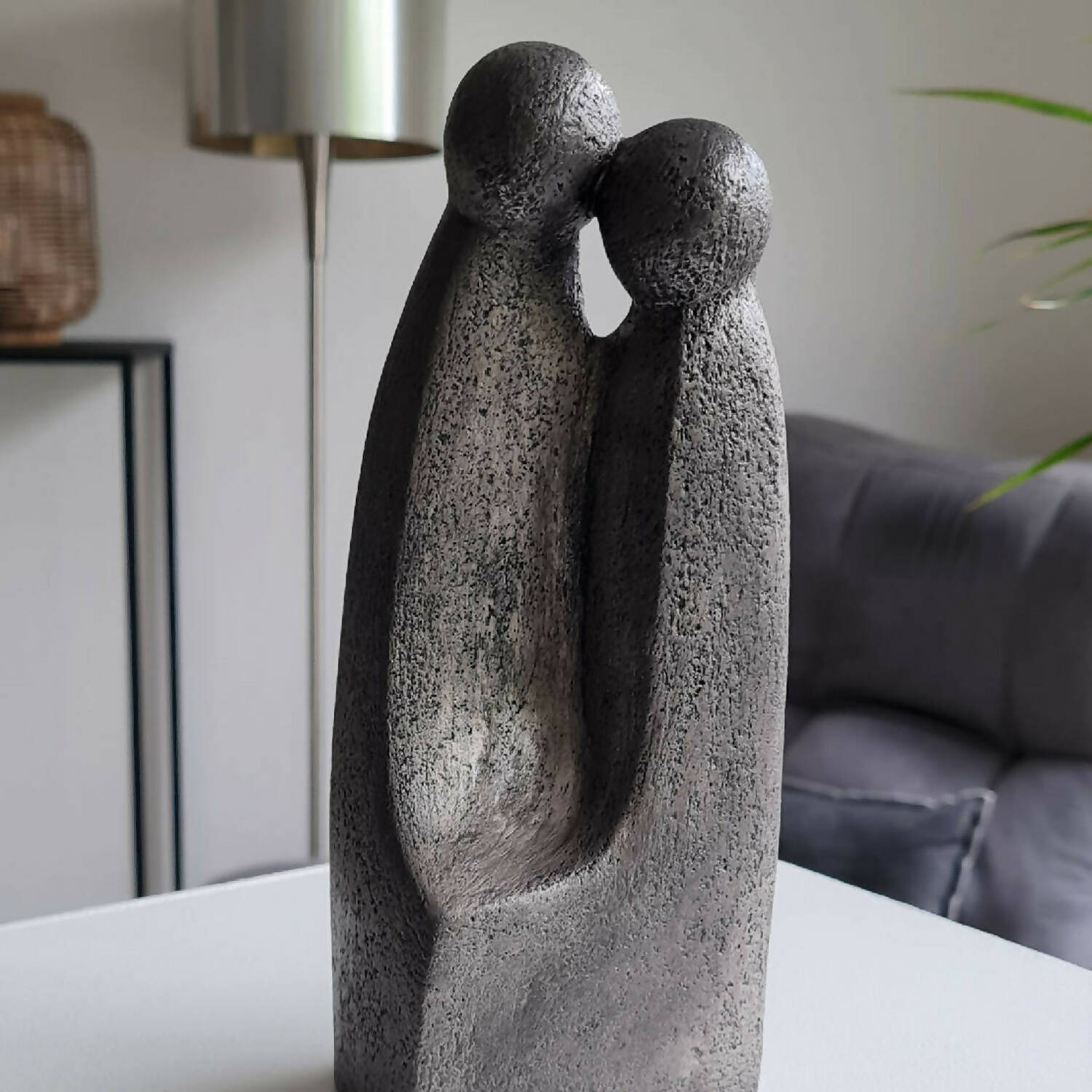 Sculpture couple en argile TOGETHER | EMPREINTES Paris | EMPREINTES Paris