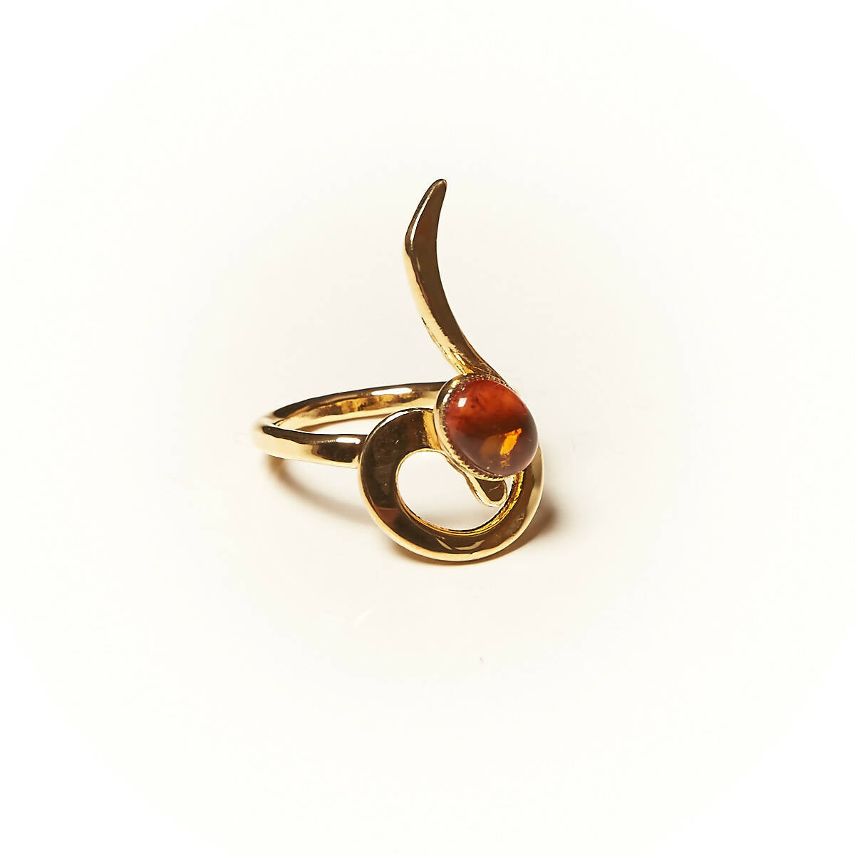 Bague LIZAE plaqué or avec une ambre. | EMPREINTES Paris