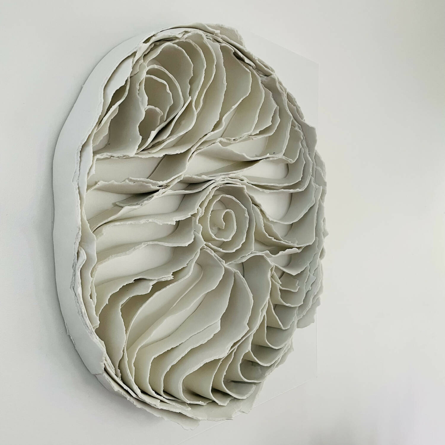 Bas relief tableaux papier porcelaine collection écorce sur fond blanc | EMPREINTES Paris