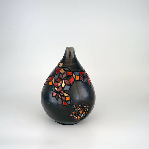 Vase Raku avec une petite fossette et des motifs de losanges | EMPREINTES Paris - EMPREINTES Paris