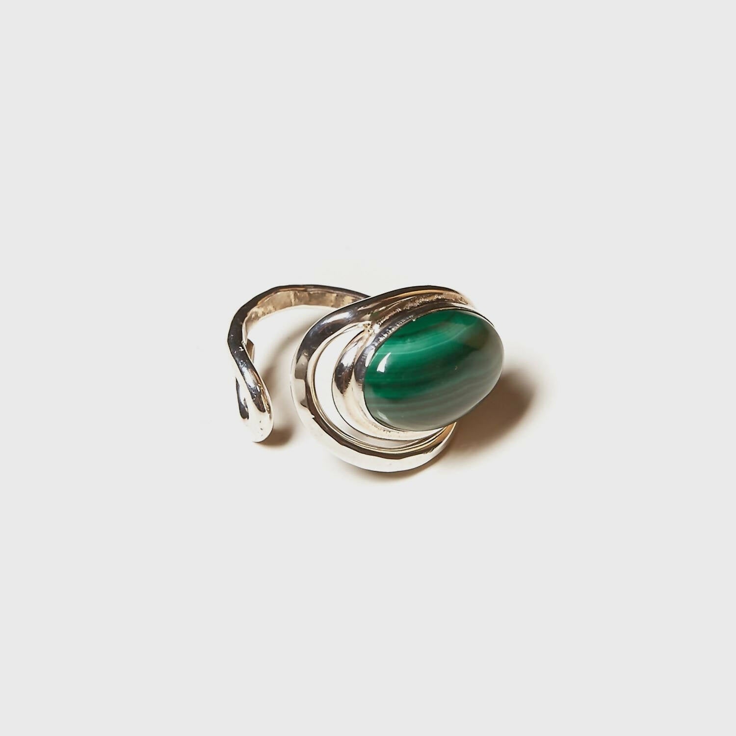 Bague VOLUPTIA en argent avec une malachite. | EMPREINTES Paris