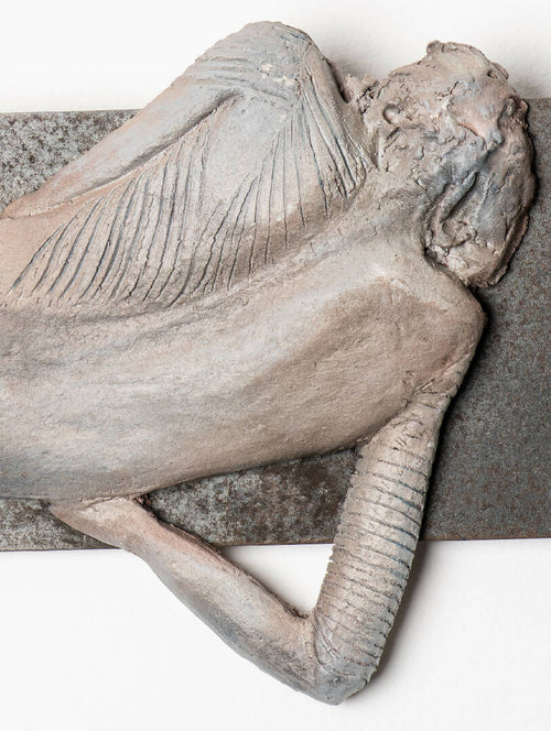 Bas-relief Lecture à la plage | EMPREINTES Paris - EMPREINTES Paris