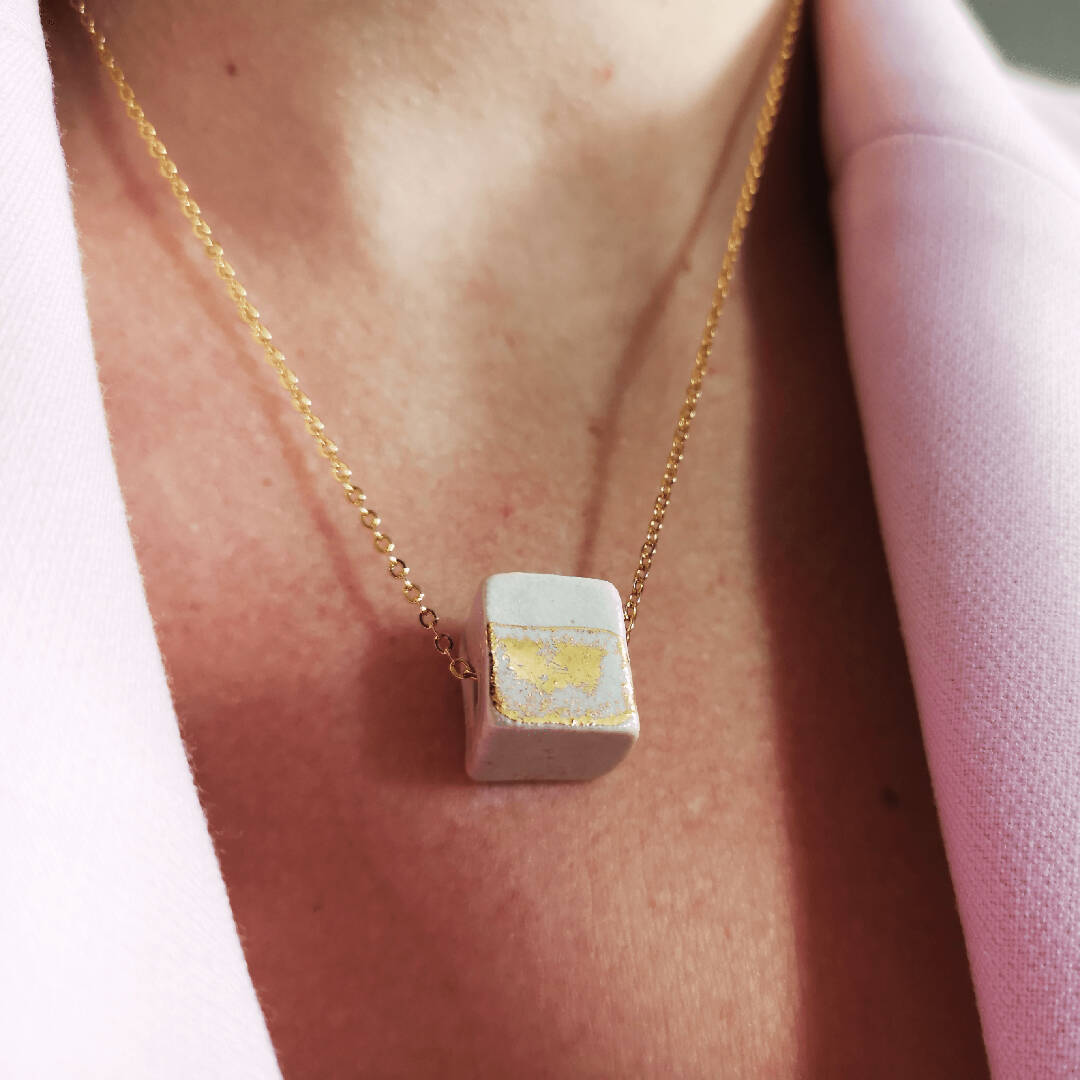 Collier cube blanc or artisan chic elegant Corinne Ceramique | EMPREINTES Paris | EMPREINTES Paris