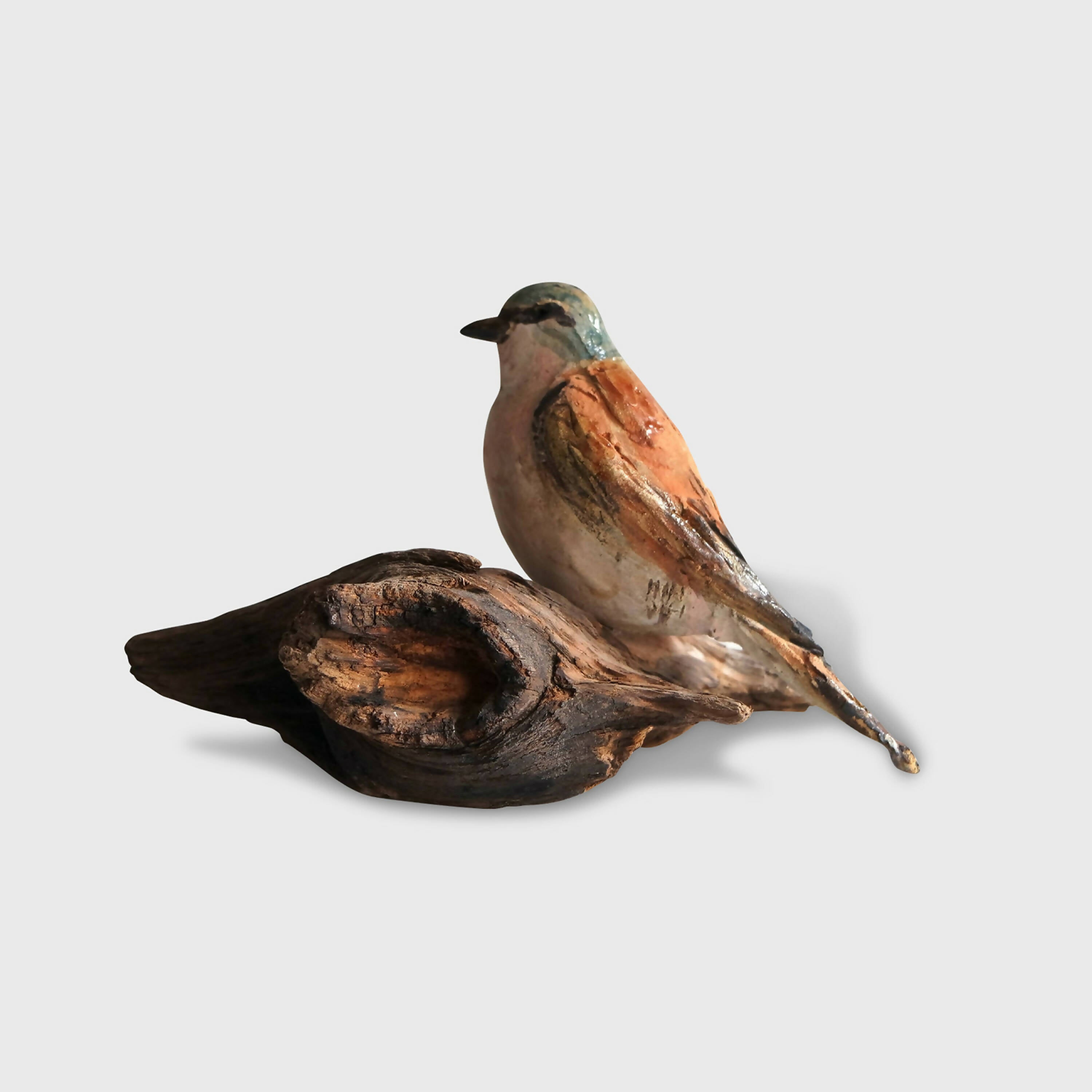 Sculpture Pie grièche sur fragment de bois | EMPREINTES Paris