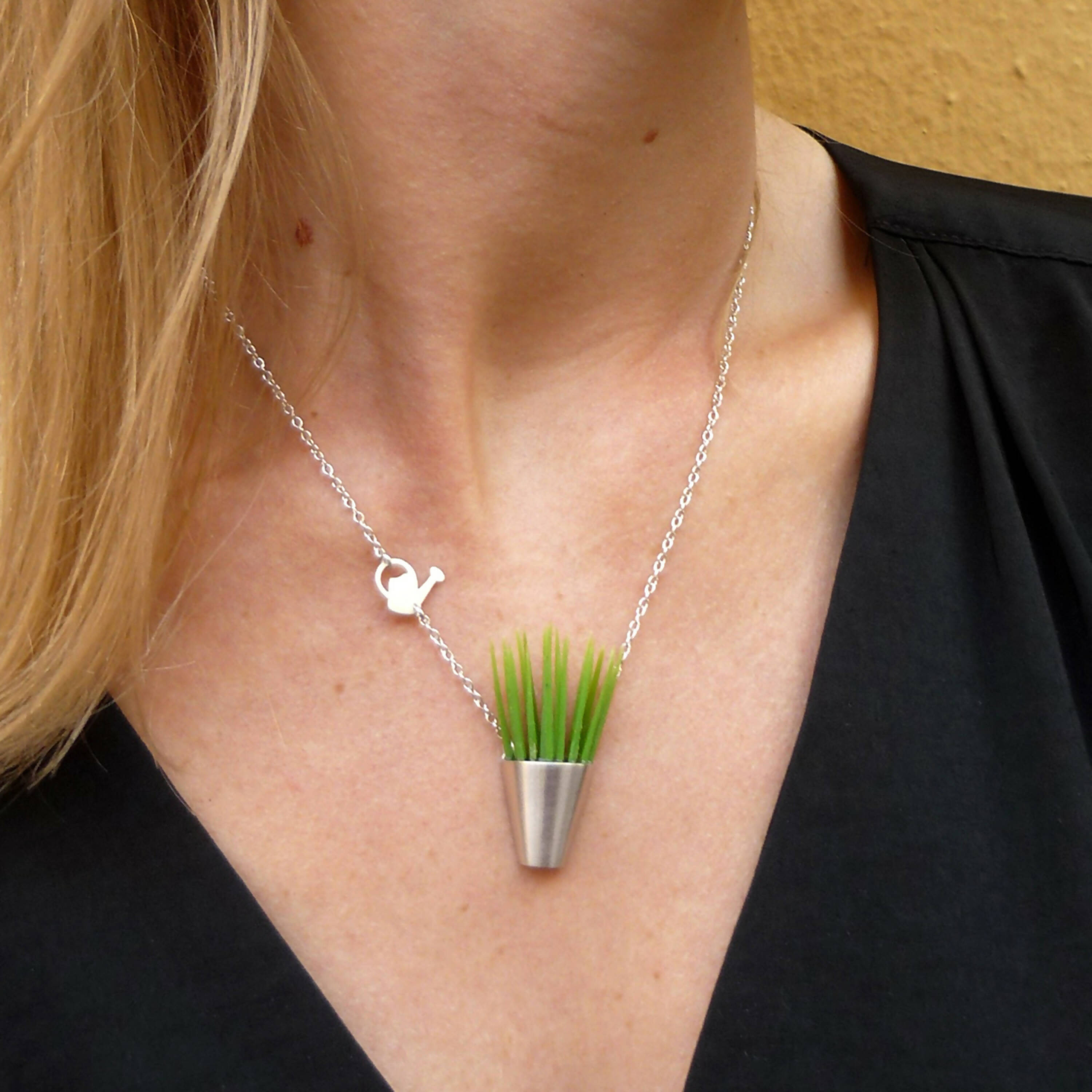 Collier herbe et arrosoir | EMPREINTES Paris