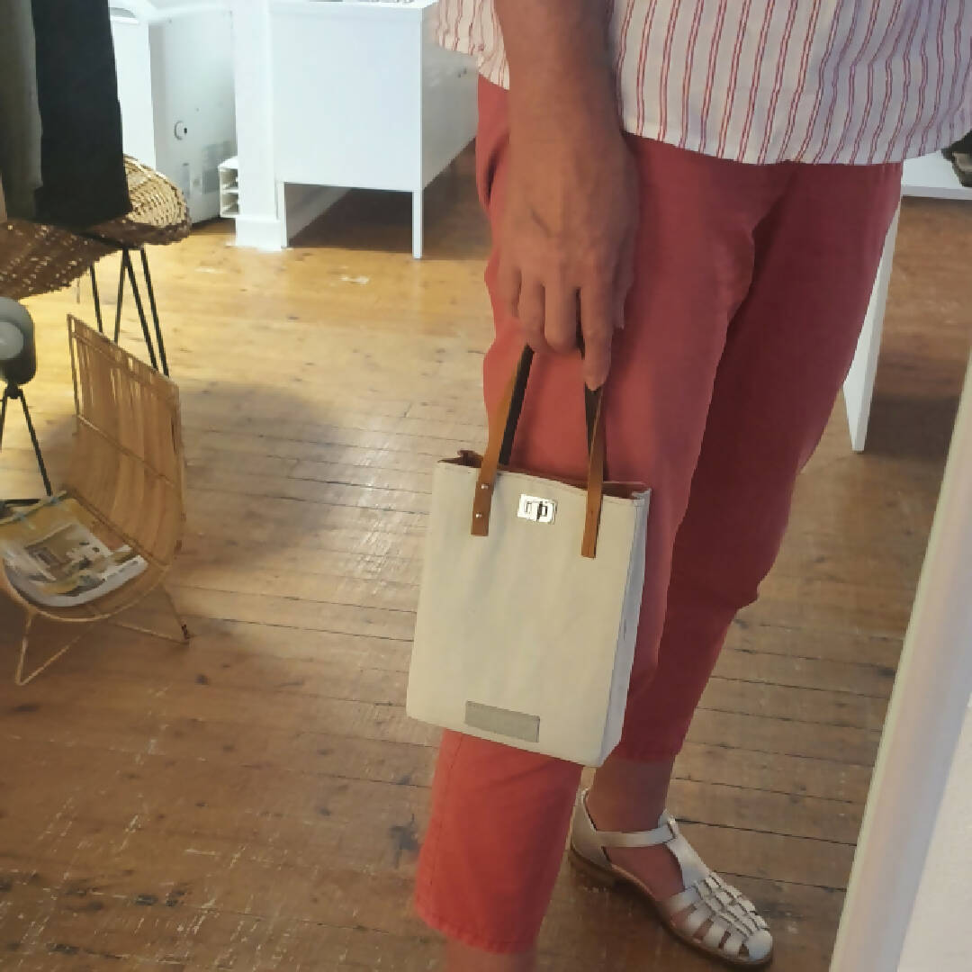 Le Mini, Sac à main Vertical Famille Aubergine | EMPREINTES Paris