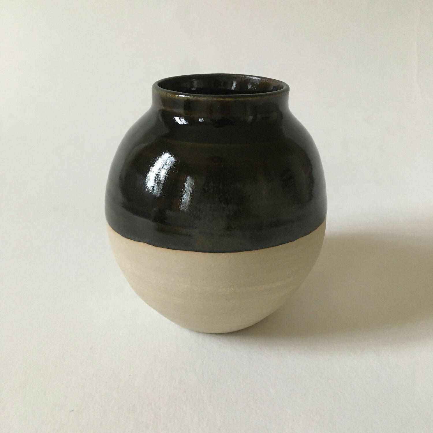 Petit Vase noir n°2 en grès | EMPREINTES Paris