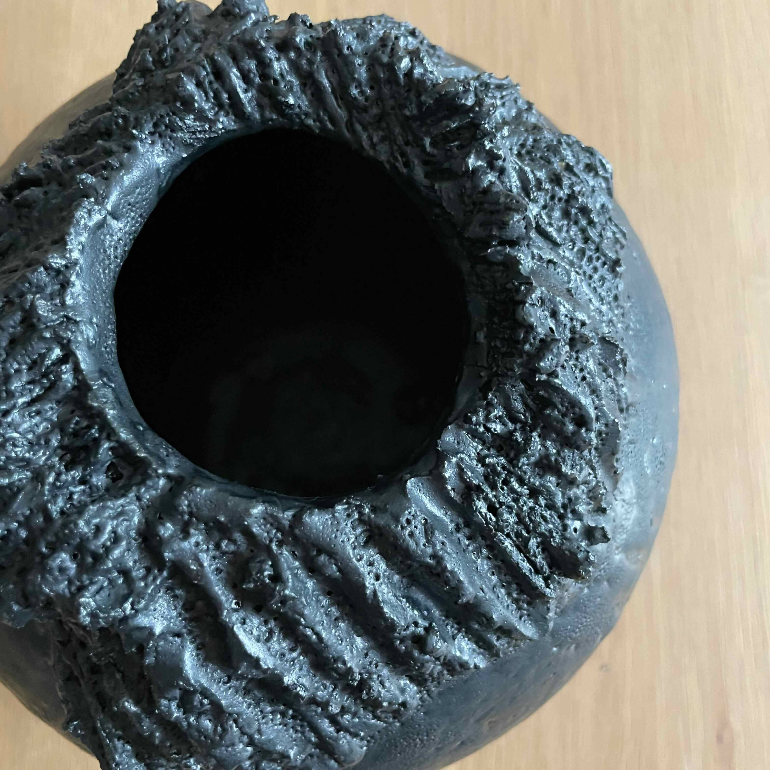 Pot sculpture Black Land | EMPREINTES Paris