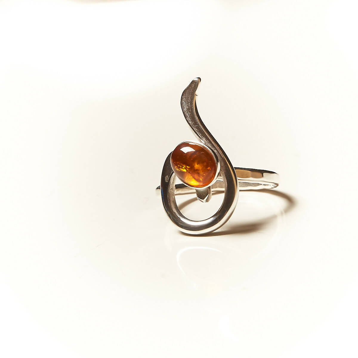 Bague LIZAE en argent avec une ambre. | EMPREINTES Paris