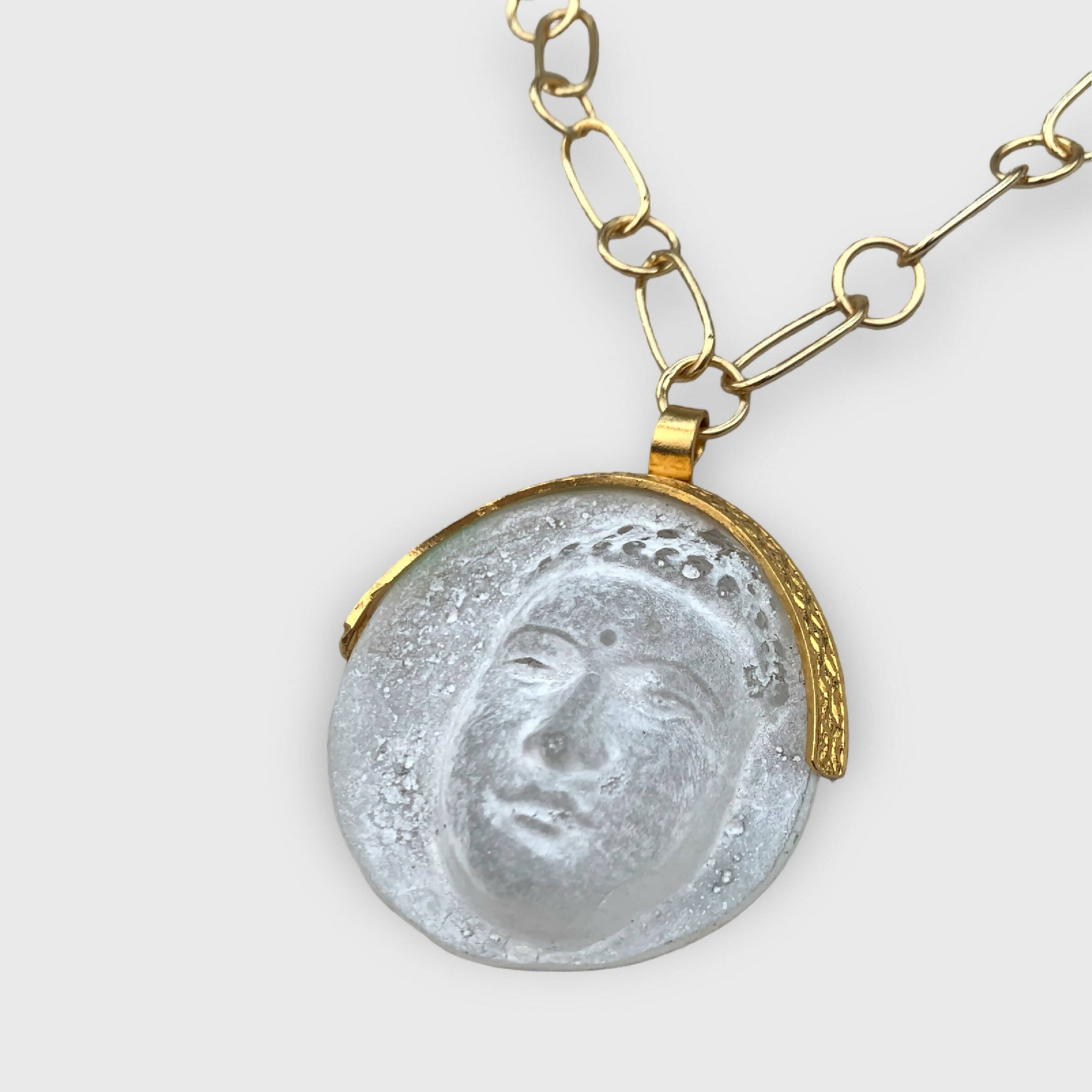 Bouddha, musee, reproduction, bijou symbolique, ethnique, romantique, chic bohème, amoureux, collier pour femme, art déco, art nouveau, idées cadeaux pour elle, saint Valentin, piece unique, bijoux doré, tour de cou, pate de verre, cristal | EMPREINTES Paris