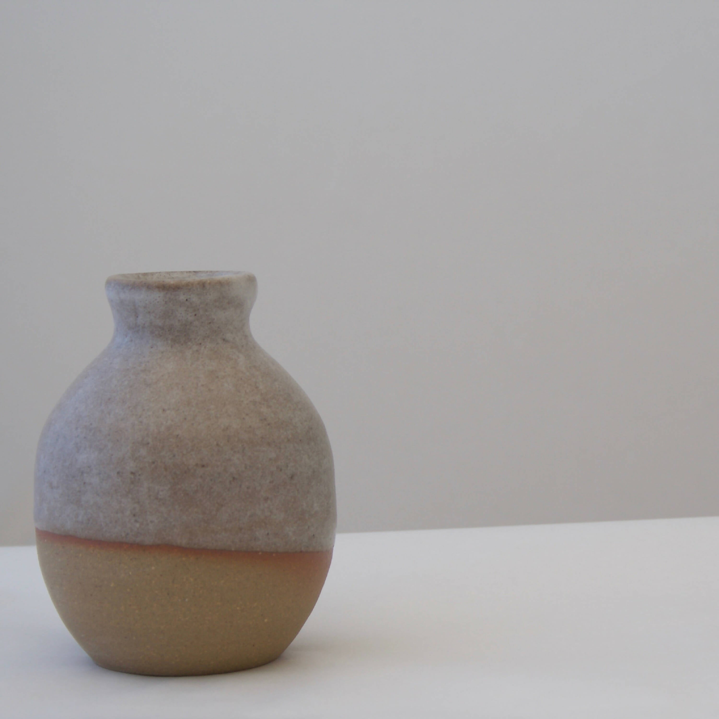 Soliflore Tokkuri Sable glacé en grès brun | EMPREINTES Paris