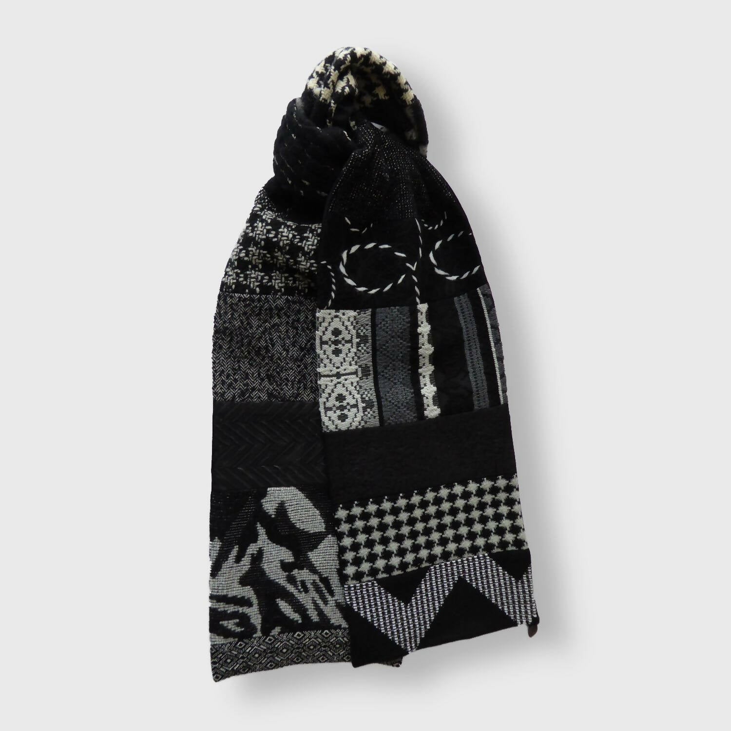 Écharpe hivernale -graphique black | EMPREINTES Paris