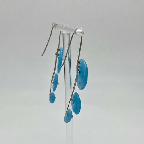 boucles_doreilles_ricochets_bleu_clair_opalescent_lathoumetie_helene | EMPREINTES Paris - EMPREINTES Paris