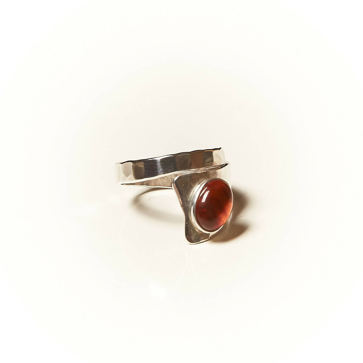 Bague Romae en argent avec une ambre. | EMPREINTES Paris
