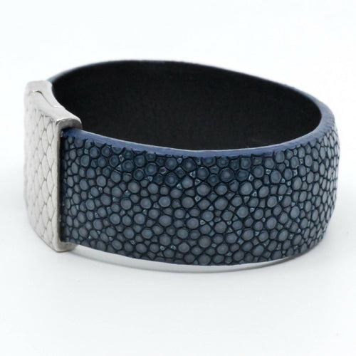 Manchette galuchat bleu de prusse- Fermoir "écailles" | EMPREINTES Paris - EMPREINTES Paris