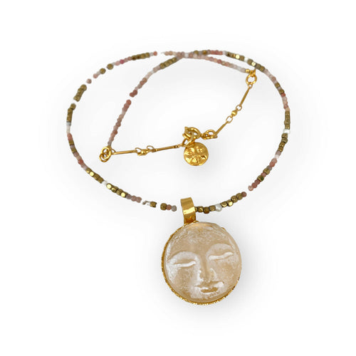 lune, astre, onirique, pastel, blanc, majestueux, bijou symbolique, ethnique, romantique, chic bohème, amoureux, collier pour femme, art déco, art nouveau, idées cadeaux pour elle, saint Valentin, piece unique, tour de cou, pierre semi-precieuse, pate de verre, cristal | EMPREINTES Paris - EMPREINTES Paris