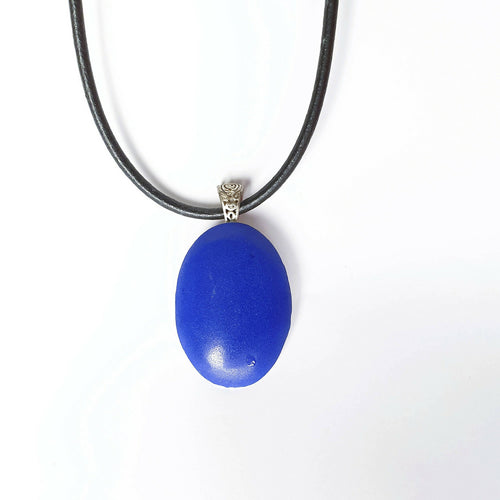 Pendentif en porcelaine ovale bleu Egyptien | EMPREINTES Paris - EMPREINTES Paris